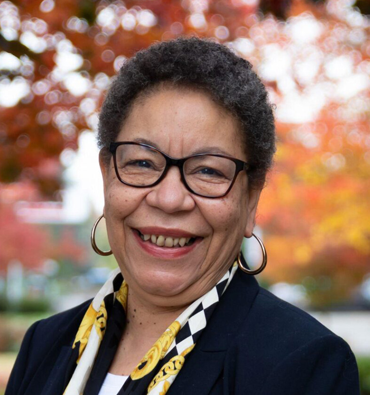 Deanne Hamilton headshot